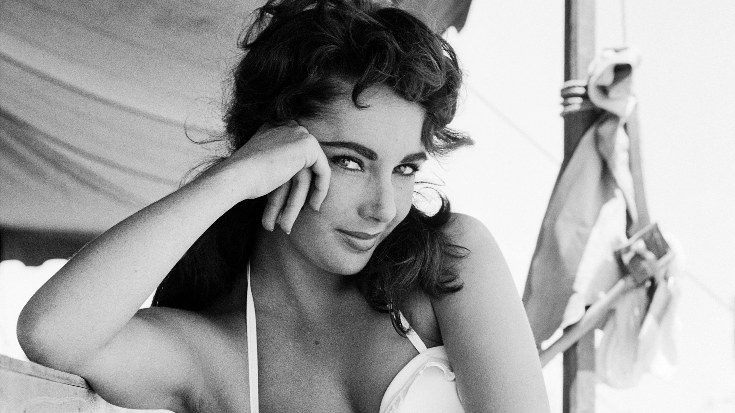 Seja como Elizabeth Taylor – Maquiagem dos olhos em um minuto