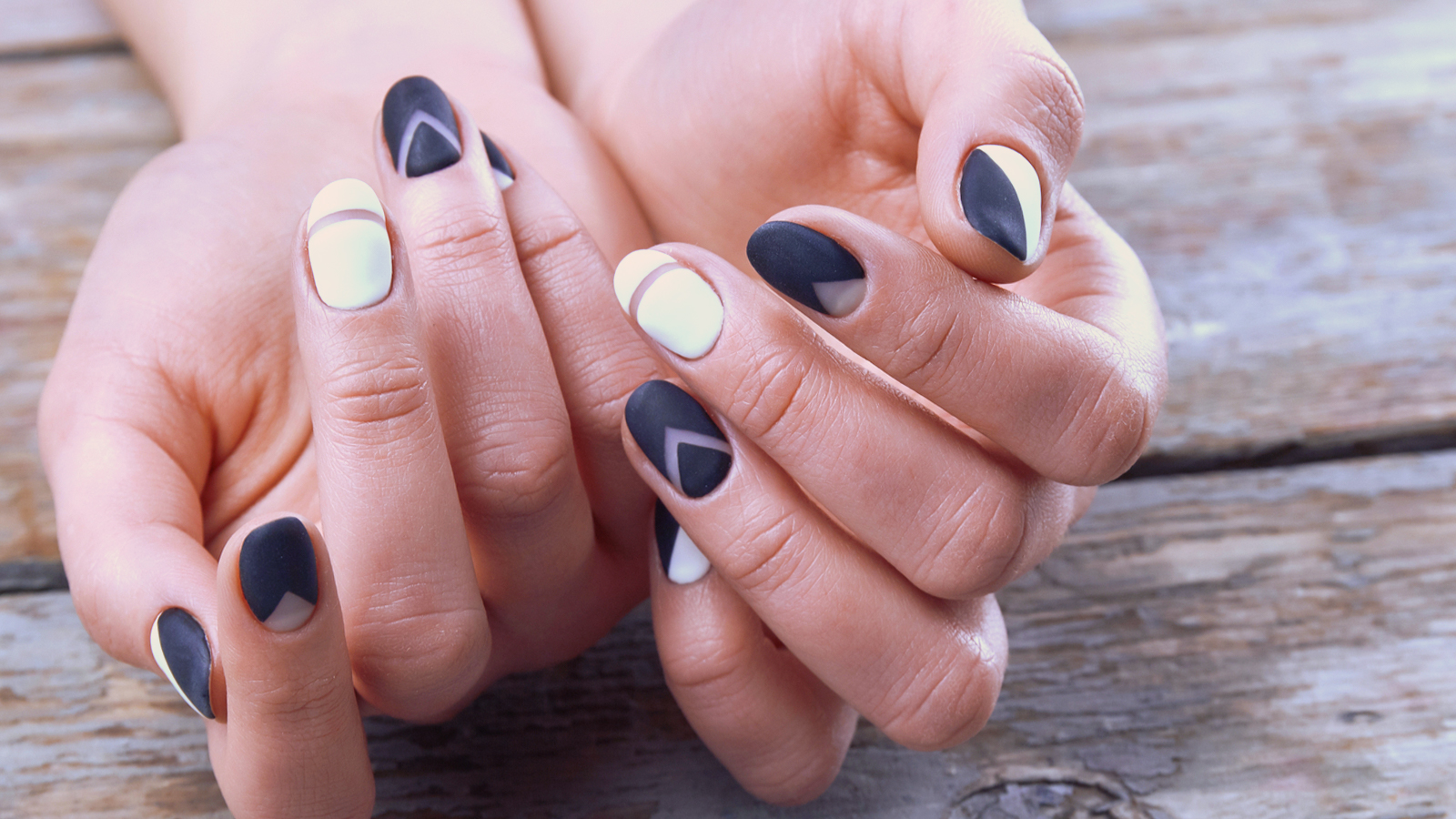 Fazer uma Manicure DIY no Verão: Um Guia para Pintar as Suas Unhas